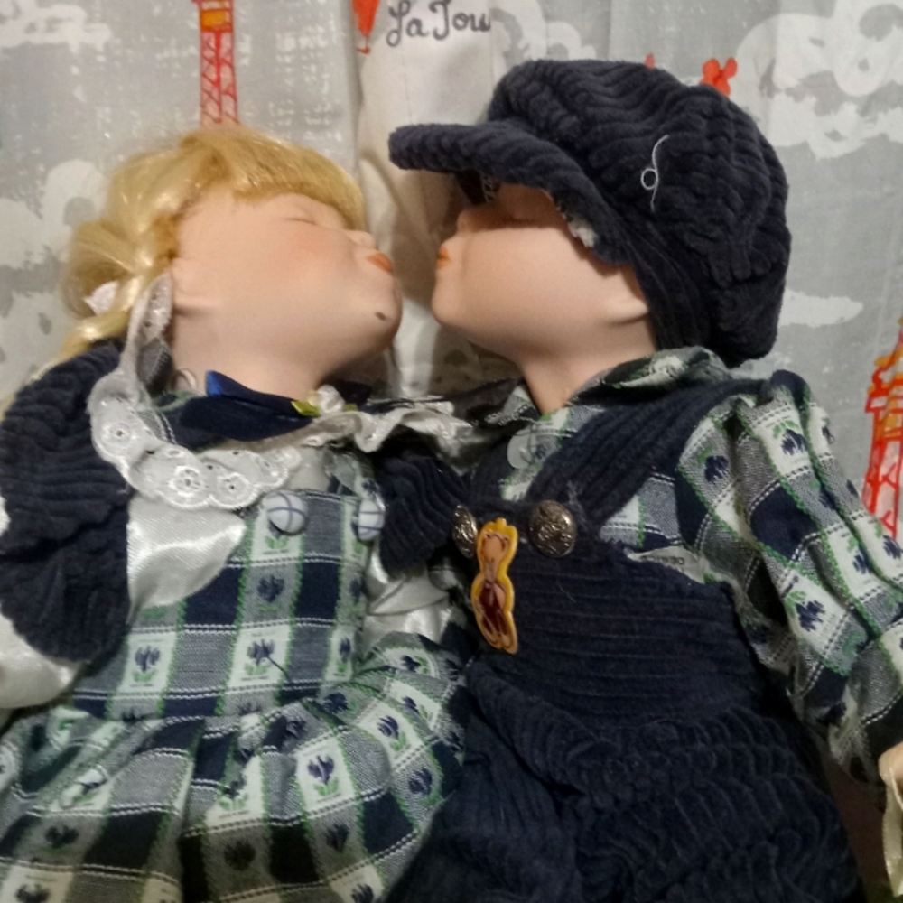 Kissing porcelain dolls